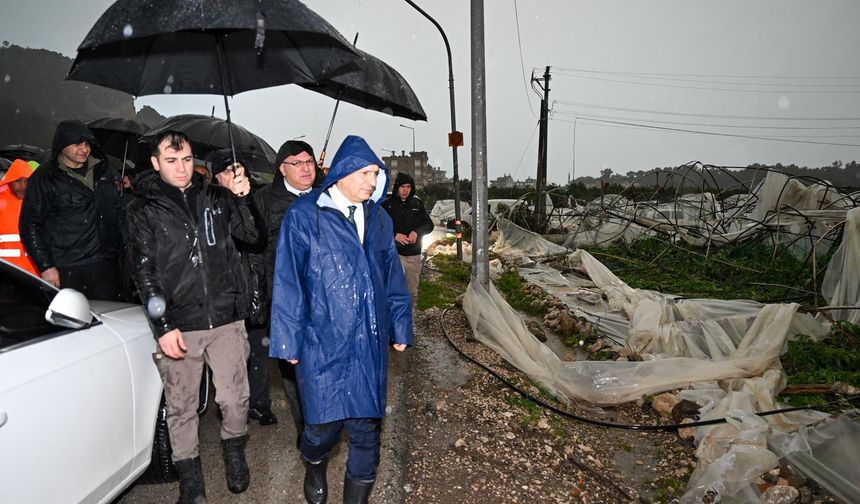 Vali Şahin, Kumluca’da Zarar Gören Alanları İnceledi