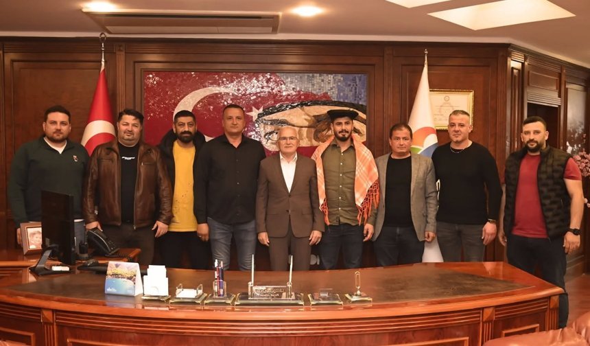 Güreş Ağası Uğur Evran Ağalık Parasını Teslim Etti