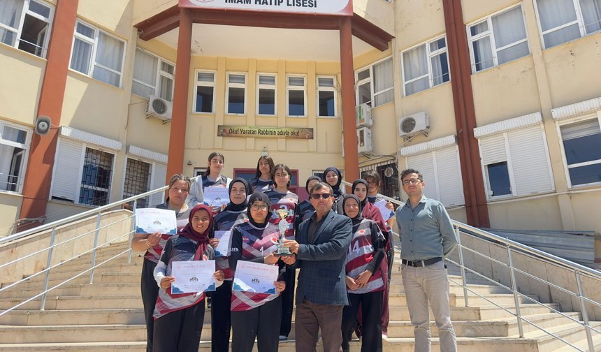 Kız Anadolu İmam Hatip Zirvede!