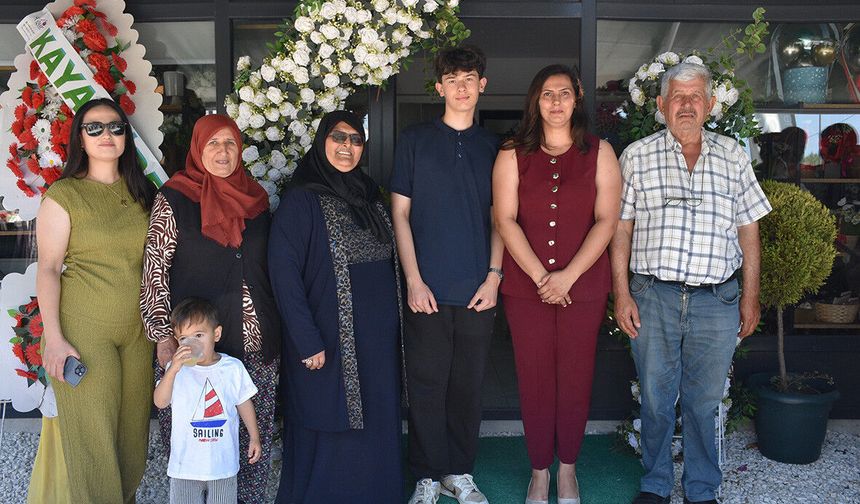 Kumluca’da Aras Flowers Boutique Hizmete Açıldı