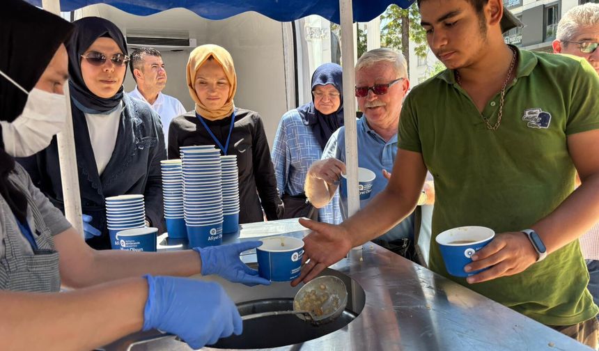 Kumluca’da 2 Bin Kişiye Aşure İkramı