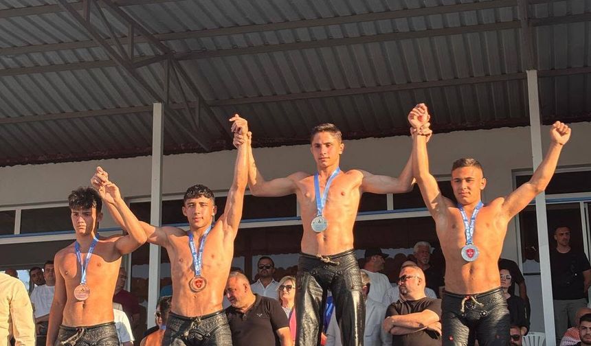 Kumluca’nın Aslanlarından Manisa’da Çifte Kürsü