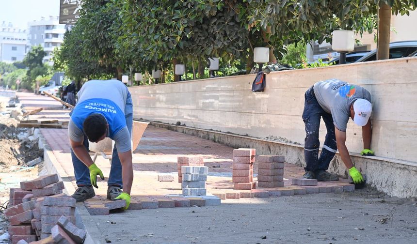 Kumluca Belediyesi Kaldırım Yapım Çalışmalarına Devam Ediyor