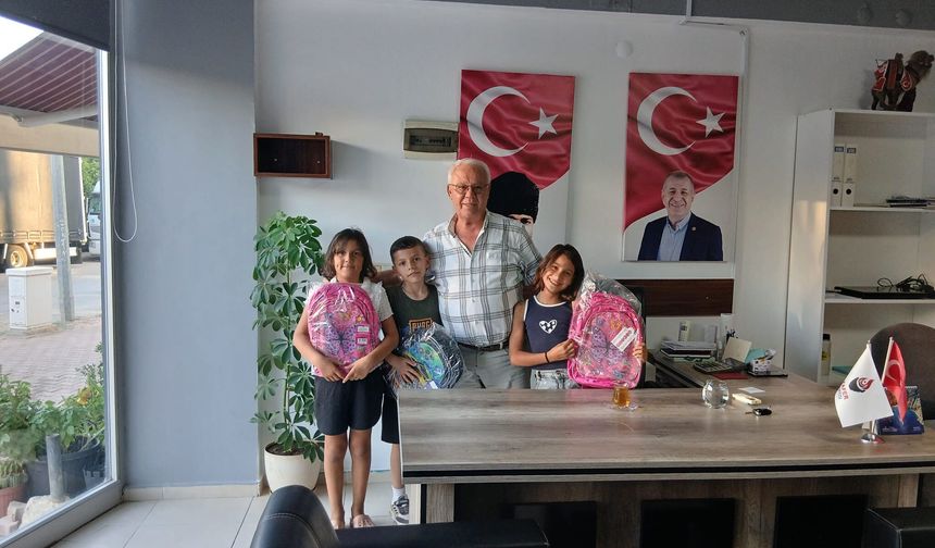 Zafer Partisi’nden Kumluca’da  Öğrencilere Çanta Desteği