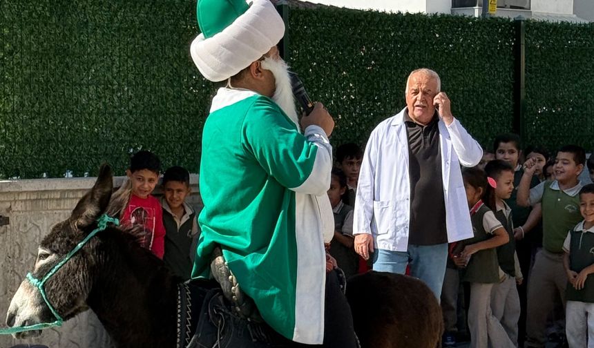 ATATÜRK İLKOKULU’NDA ‘E’ HARFİNİ NASRETTİN HOCA VE EŞEĞİYLE ÖĞRENDİLER