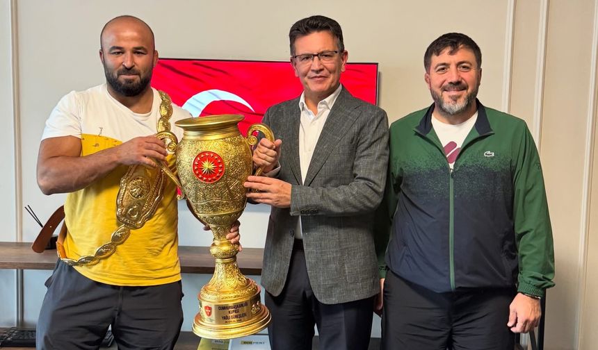 ATAY USLU, BAŞPEHLİVAN ORHAN OKULU’YU AĞIRLADI