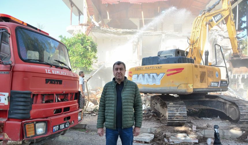 KUMLUCA ÖĞRETMENEVİ BİNASINDA YIKIM ÇALIŞMALARI BAŞLADI