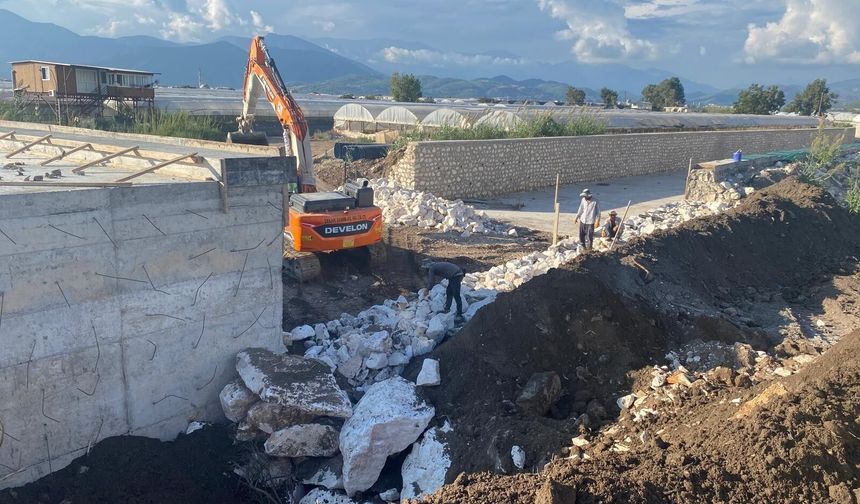 ÜLEŞİK DERESİ’NDE KÖPRÜ ÇALIŞMALARI SÜRÜYOR: AKMAZ KAVŞAĞI 15 EKİM’E KADAR AÇILACAK